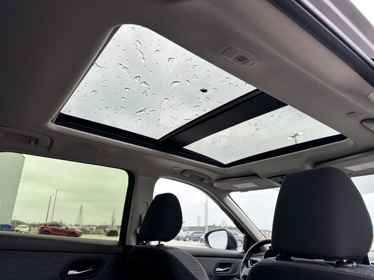 2023 Nissan Rogue SV MOONROOF Photo