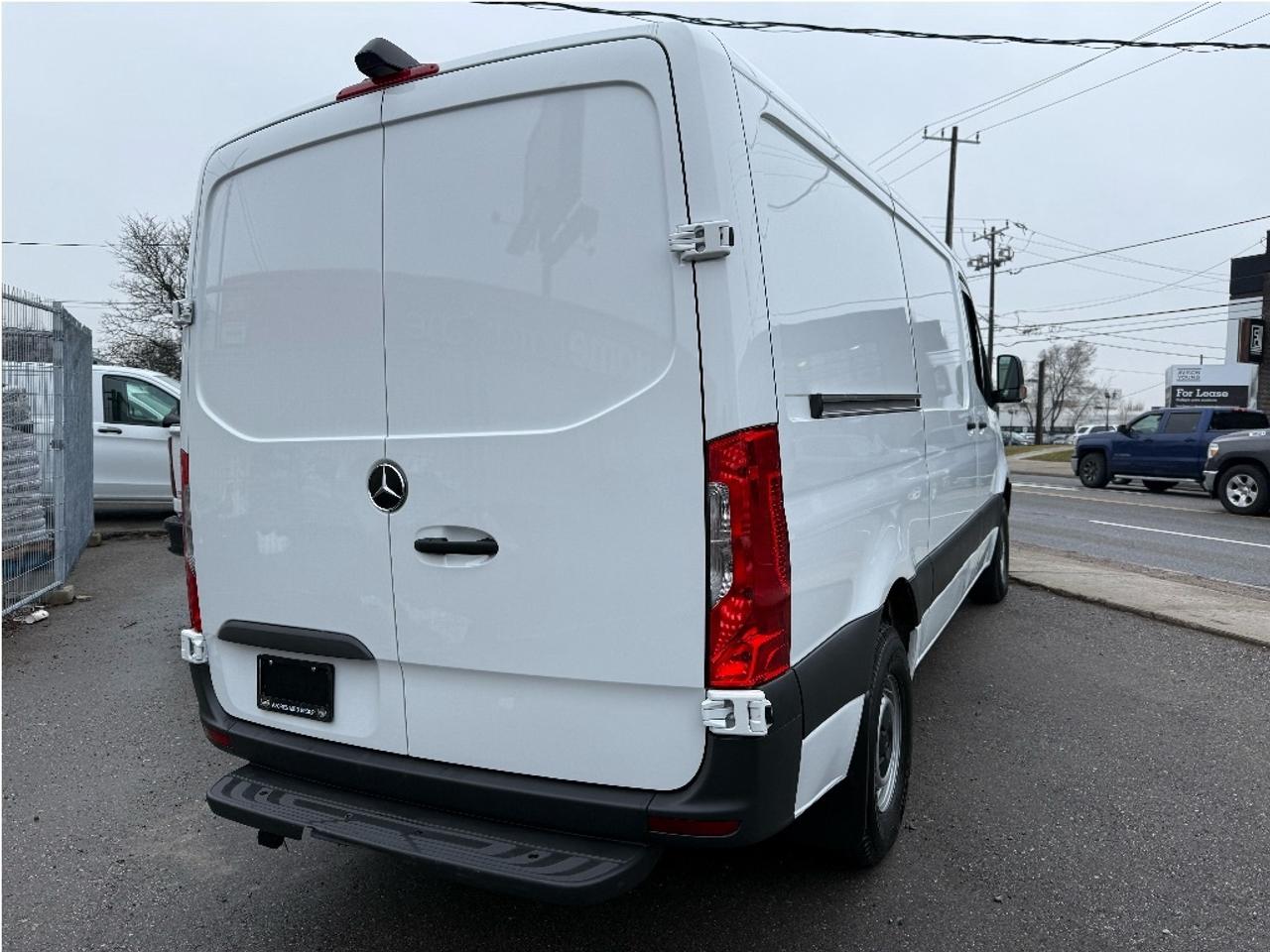 2024 Mercedes-Benz Sprinter Cargo Van 2500 144 LowRoof Diesel Warranty Only13,784km! Photo3