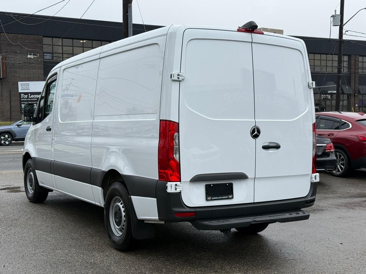 2024 Mercedes-Benz Sprinter Cargo Van 2500 144 LowRoof Diesel Warranty Only13,784km! Photo