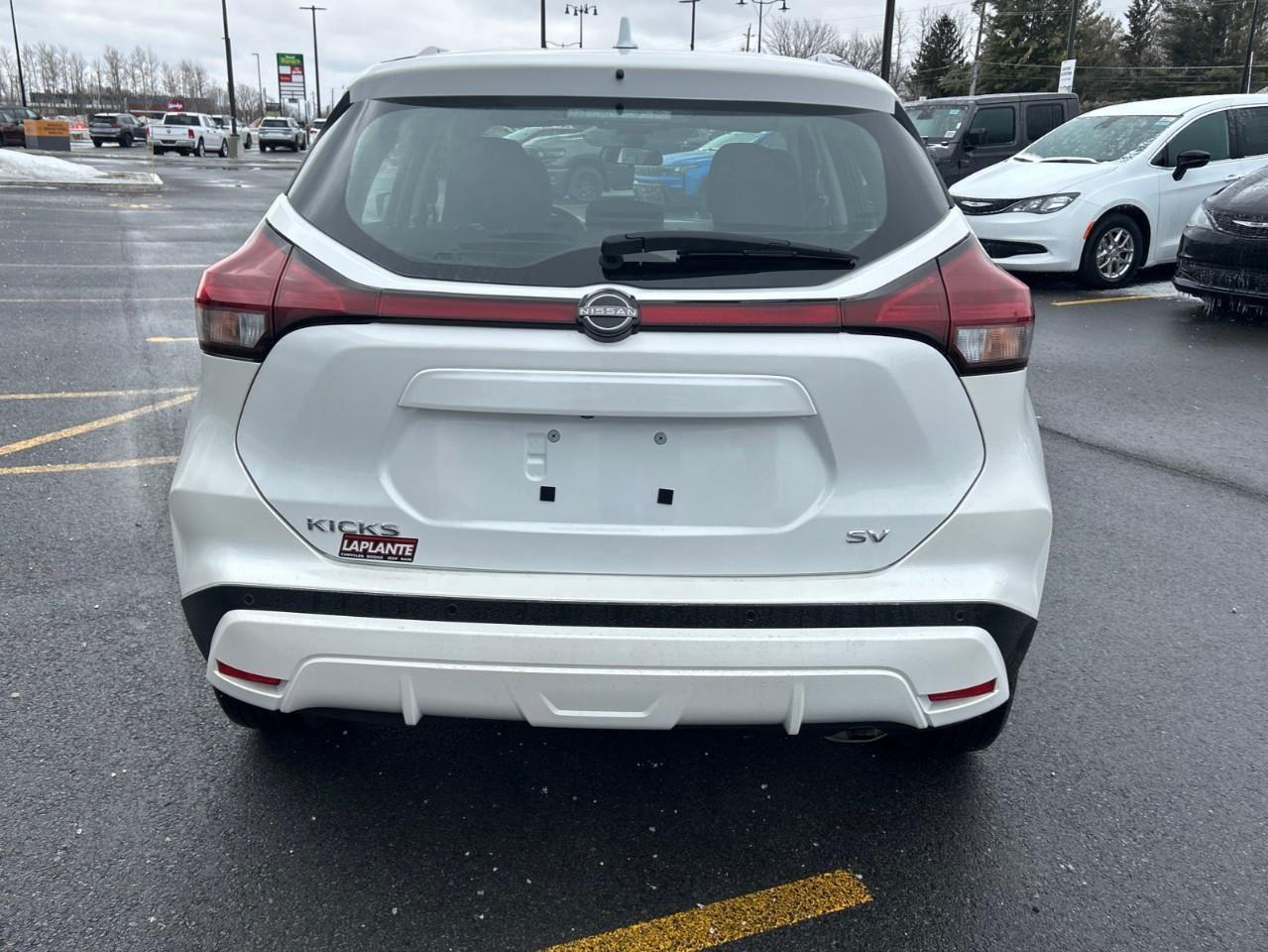 2024 Nissan Kicks SV Photo4