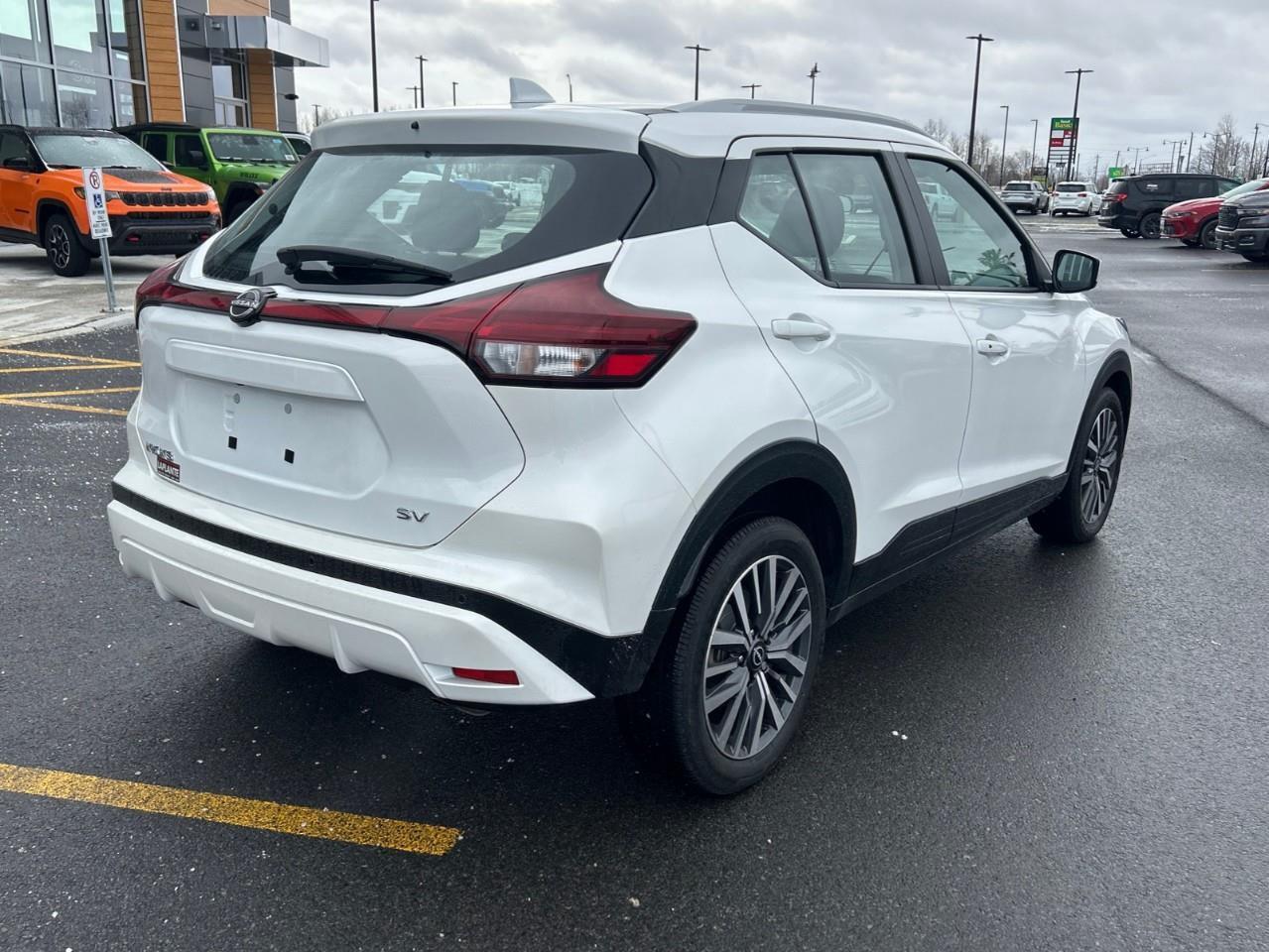 2024 Nissan Kicks SV Photo2
