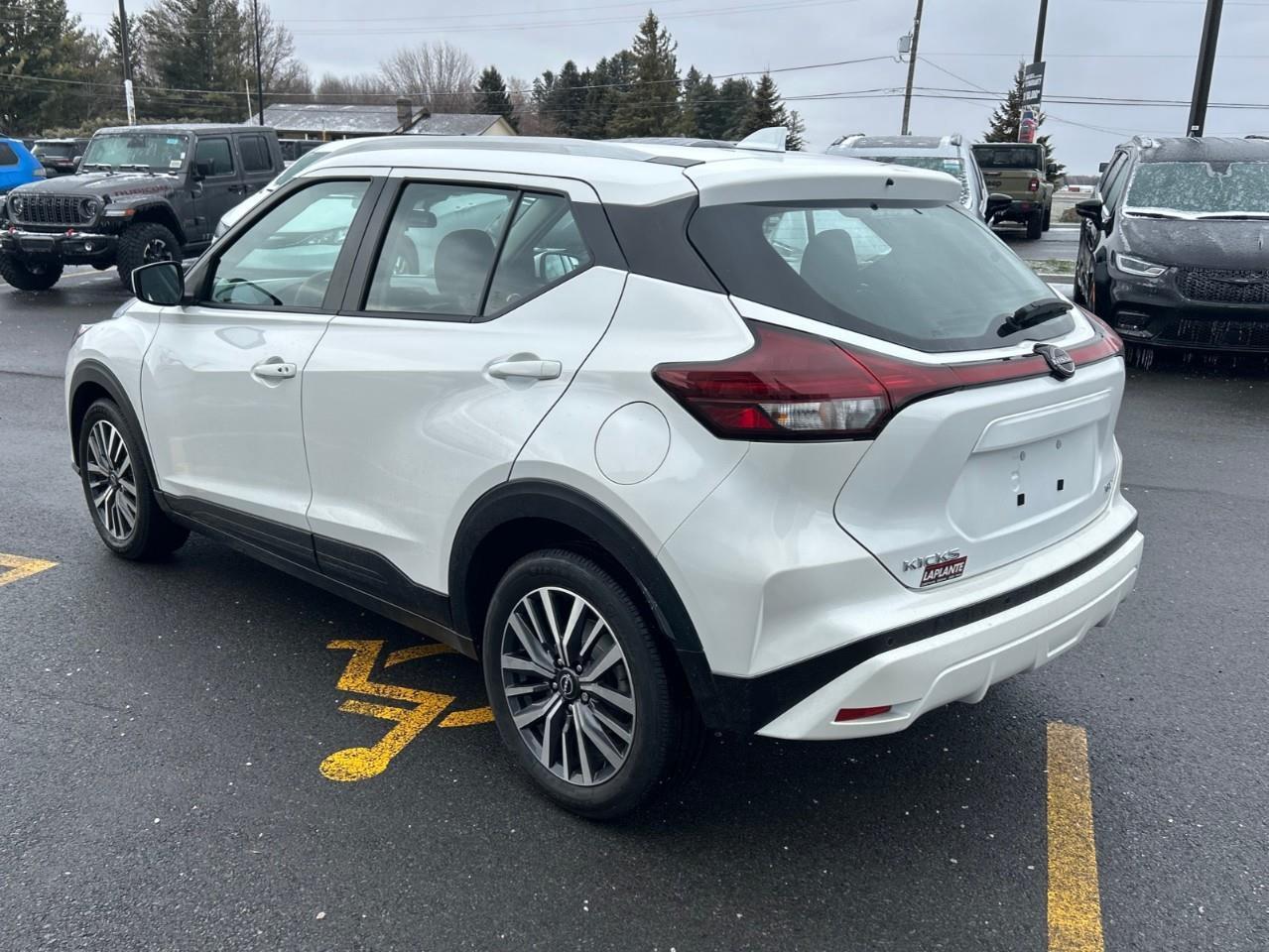 2024 Nissan Kicks SV Photo