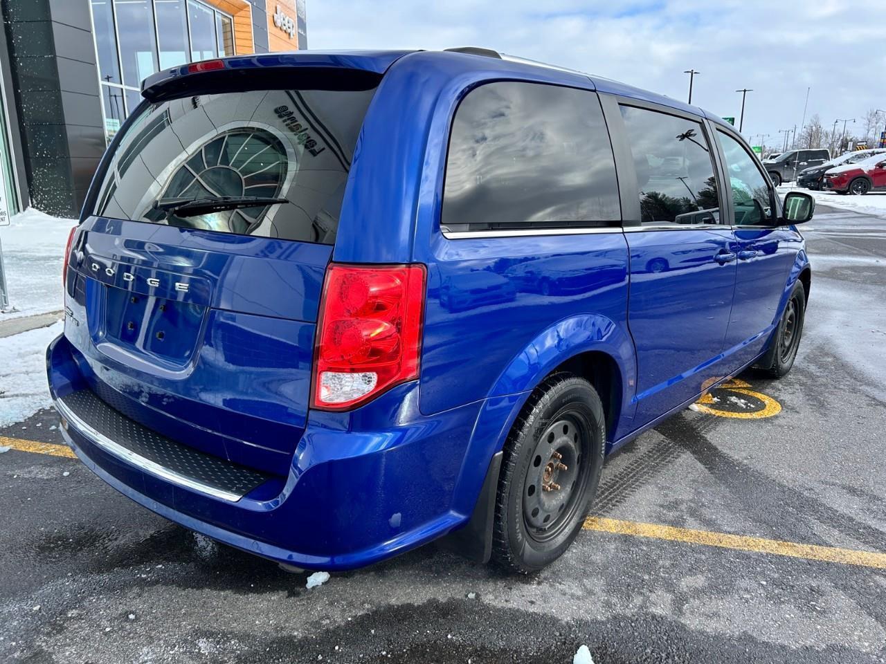 2020 Dodge Grand Caravan PREMIUM PLUS Photo2