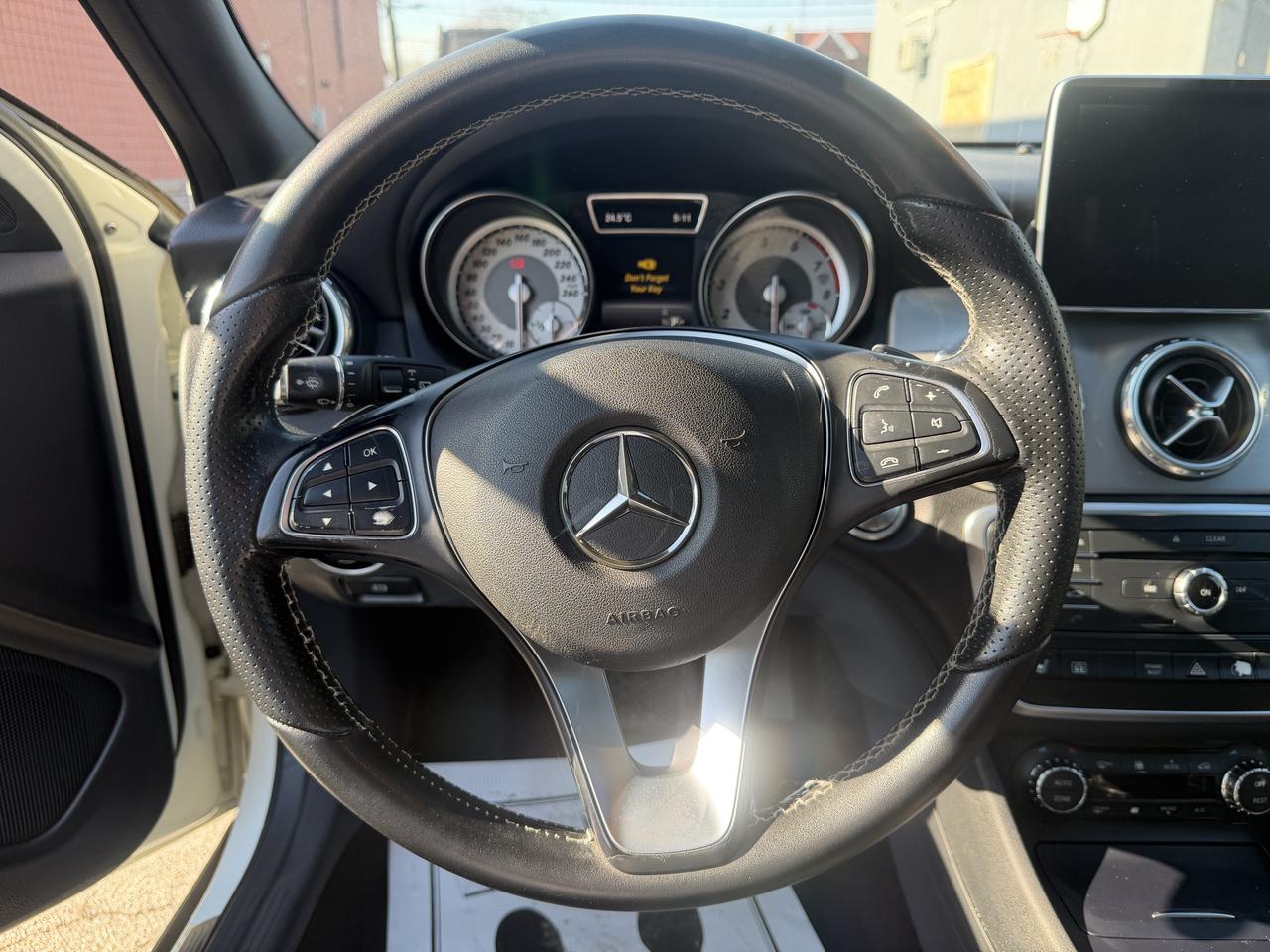 2016 Mercedes-Benz GLA 4MATIC 4dr GLA 250 !! CAR FAX CLEAN !! 131758 KMS Photo