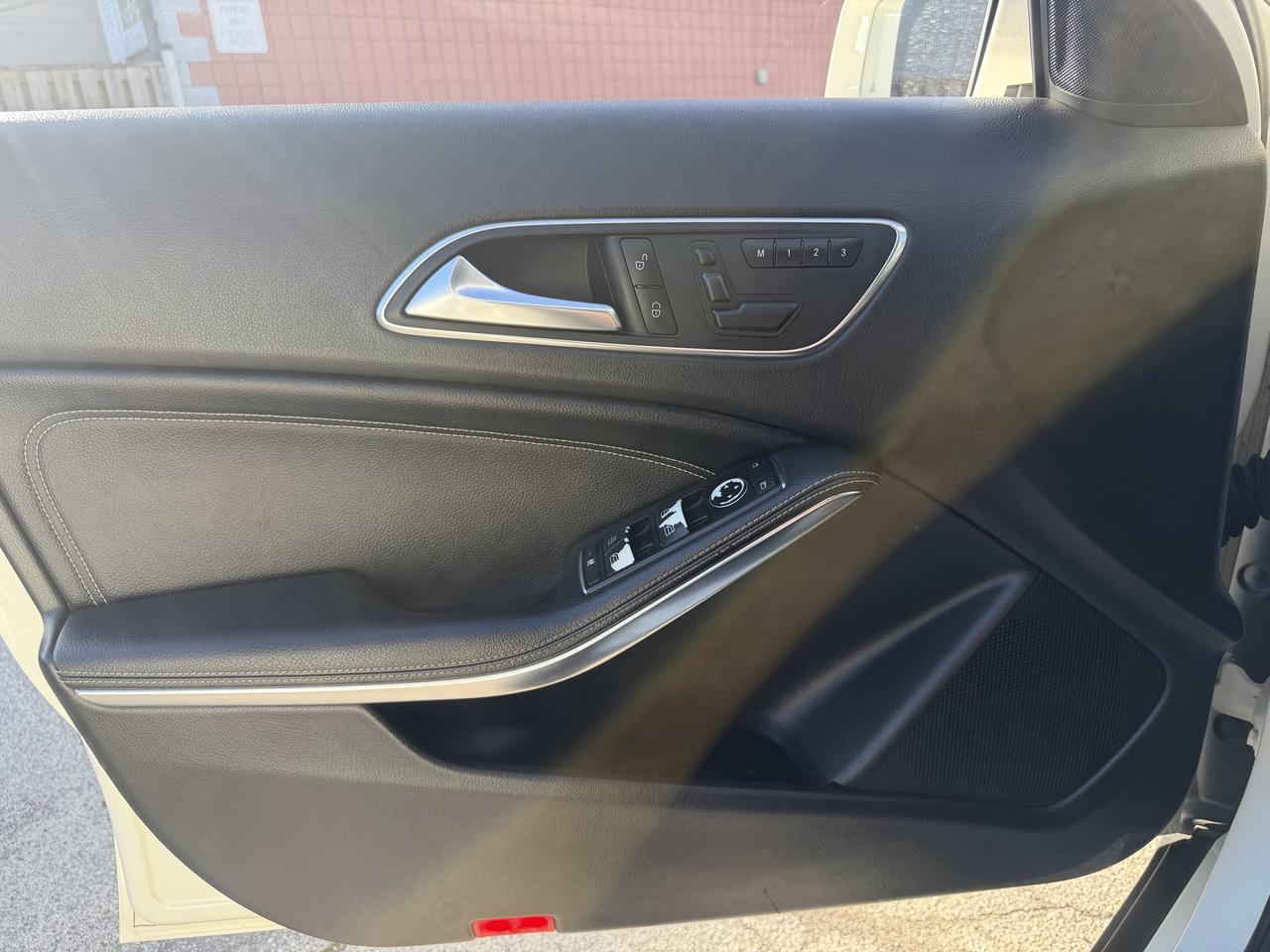 2016 Mercedes-Benz GLA 4MATIC 4dr GLA 250 !! CAR FAX CLEAN !! 131758 KMS Photo