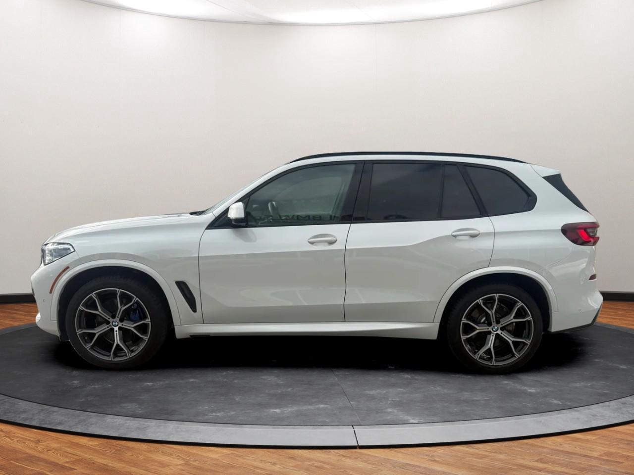 2021 BMW X5 xDrive40i Photo3