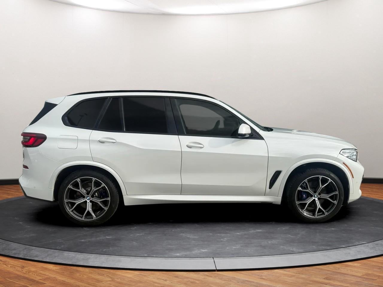 2021 BMW X5 xDrive40i Photo2