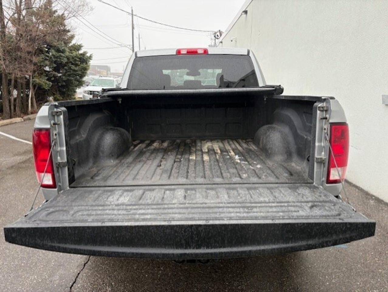 2021 RAM 1500 Classic 4X4 CREW CAB-TONNEAU-CAMERA-HEATED SEATS-NEW TIRES Photo4