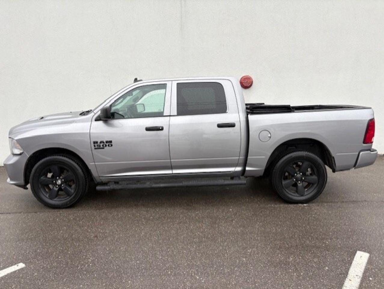 2021 RAM 1500 Classic 4X4 CREW CAB-TONNEAU-CAMERA-HEATED SEATS-NEW TIRES Photo
