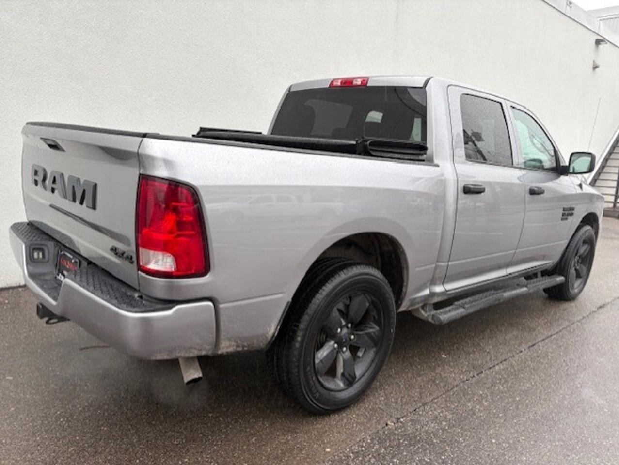 2021 RAM 1500 Classic 4X4 CREW CAB-TONNEAU-CAMERA-HEATED SEATS-NEW TIRES Photo