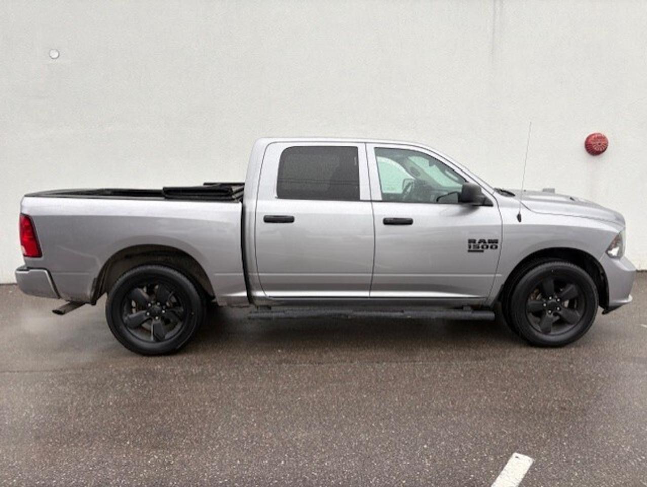2021 RAM 1500 Classic 4X4 CREW CAB-TONNEAU-CAMERA-HEATED SEATS-NEW TIRES Photo