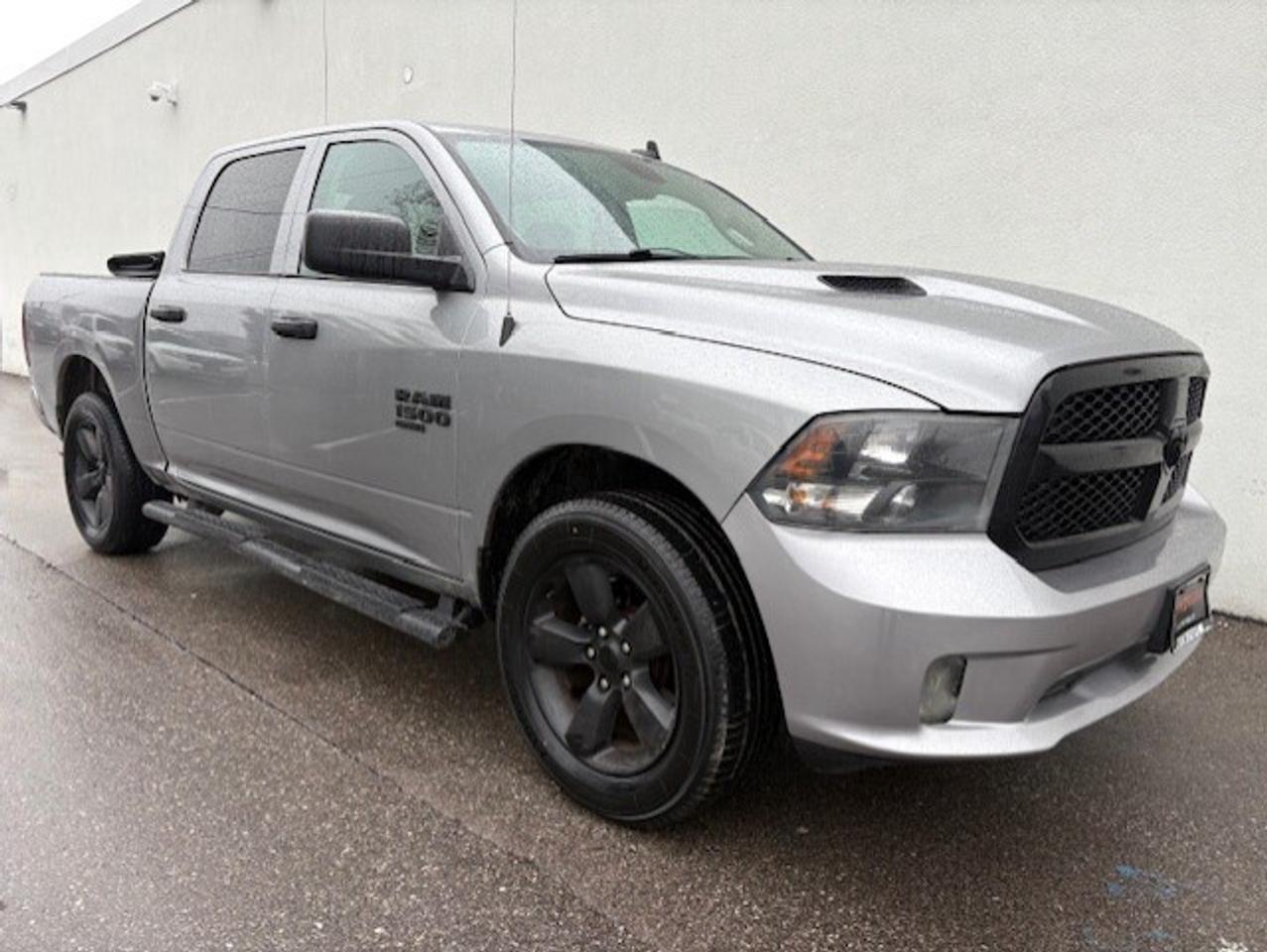 2021 RAM 1500 Classic 4X4 CREW CAB-TONNEAU-CAMERA-HEATED SEATS-NEW TIRES Photo