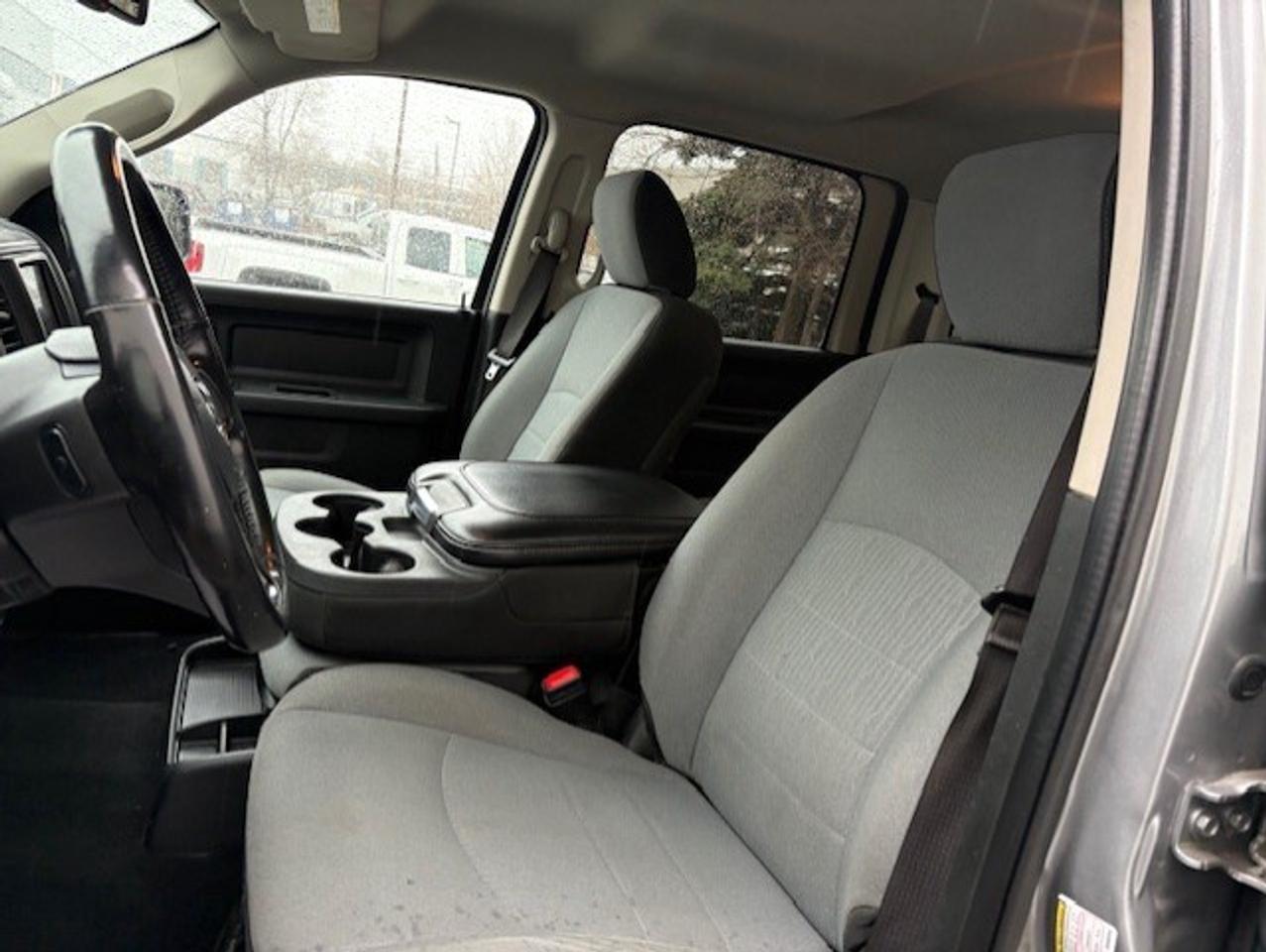 2021 RAM 1500 Classic 4X4 CREW CAB-TONNEAU-CAMERA-HEATED SEATS-NEW TIRES Photo