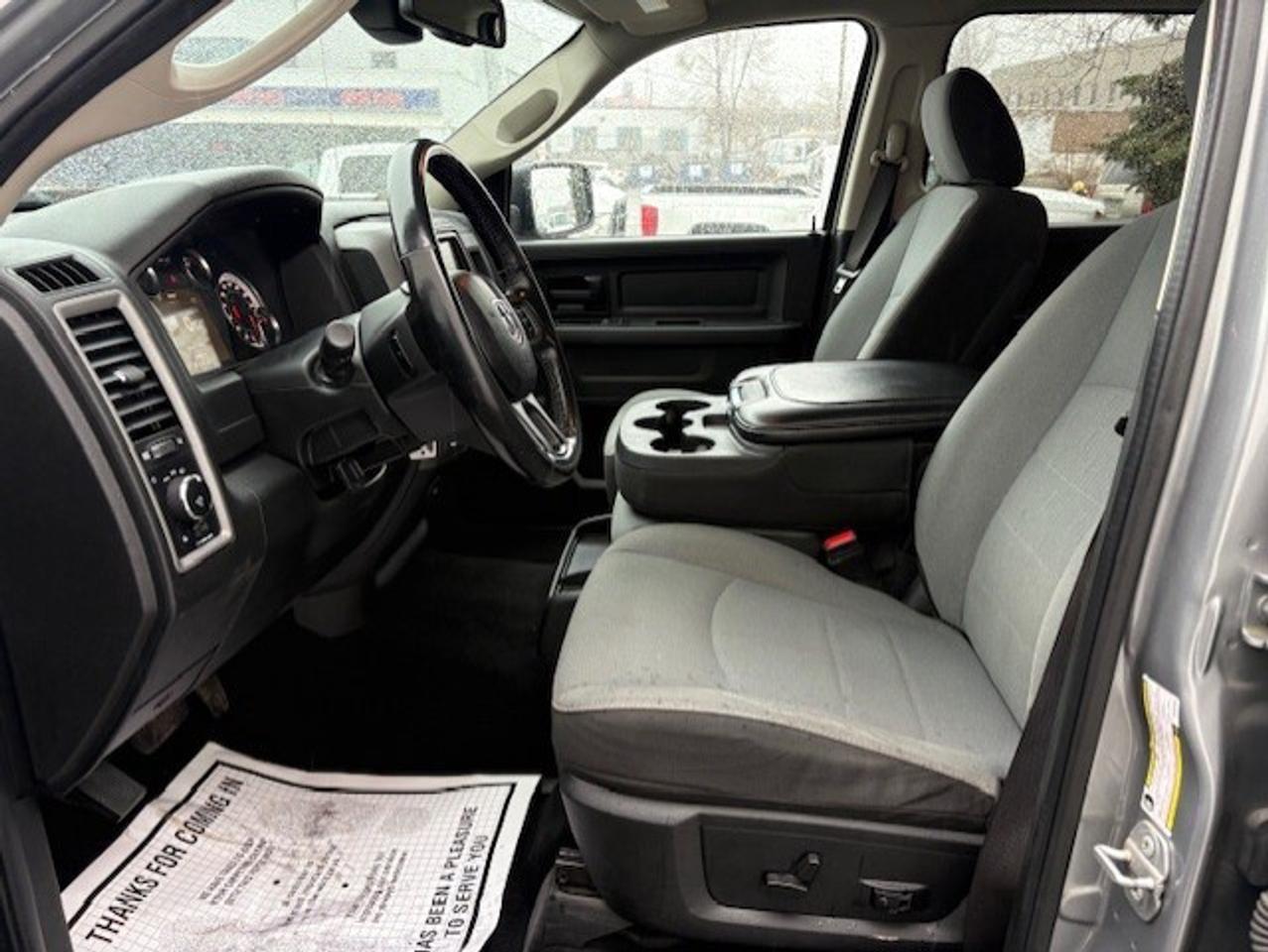 2021 RAM 1500 Classic 4X4 CREW CAB-TONNEAU-CAMERA-HEATED SEATS-NEW TIRES Photo