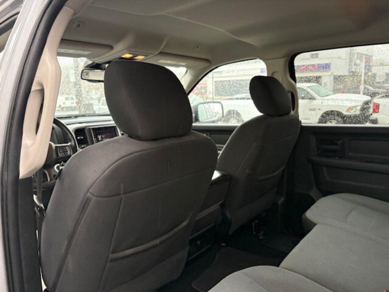 2021 RAM 1500 Classic 4X4 CREW CAB-TONNEAU-CAMERA-HEATED SEATS-NEW TIRES Photo