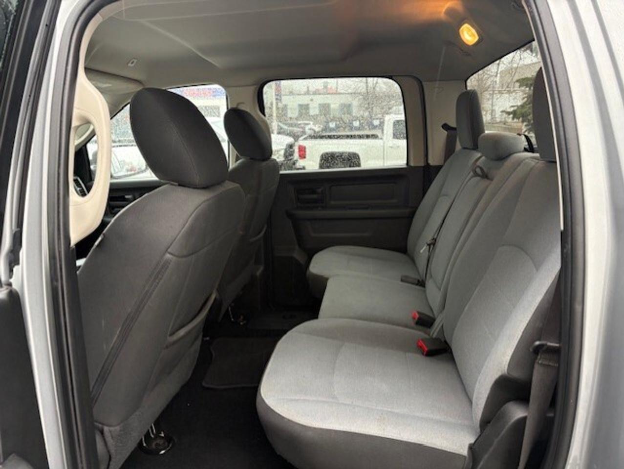 2021 RAM 1500 Classic 4X4 CREW CAB-TONNEAU-CAMERA-HEATED SEATS-NEW TIRES Photo