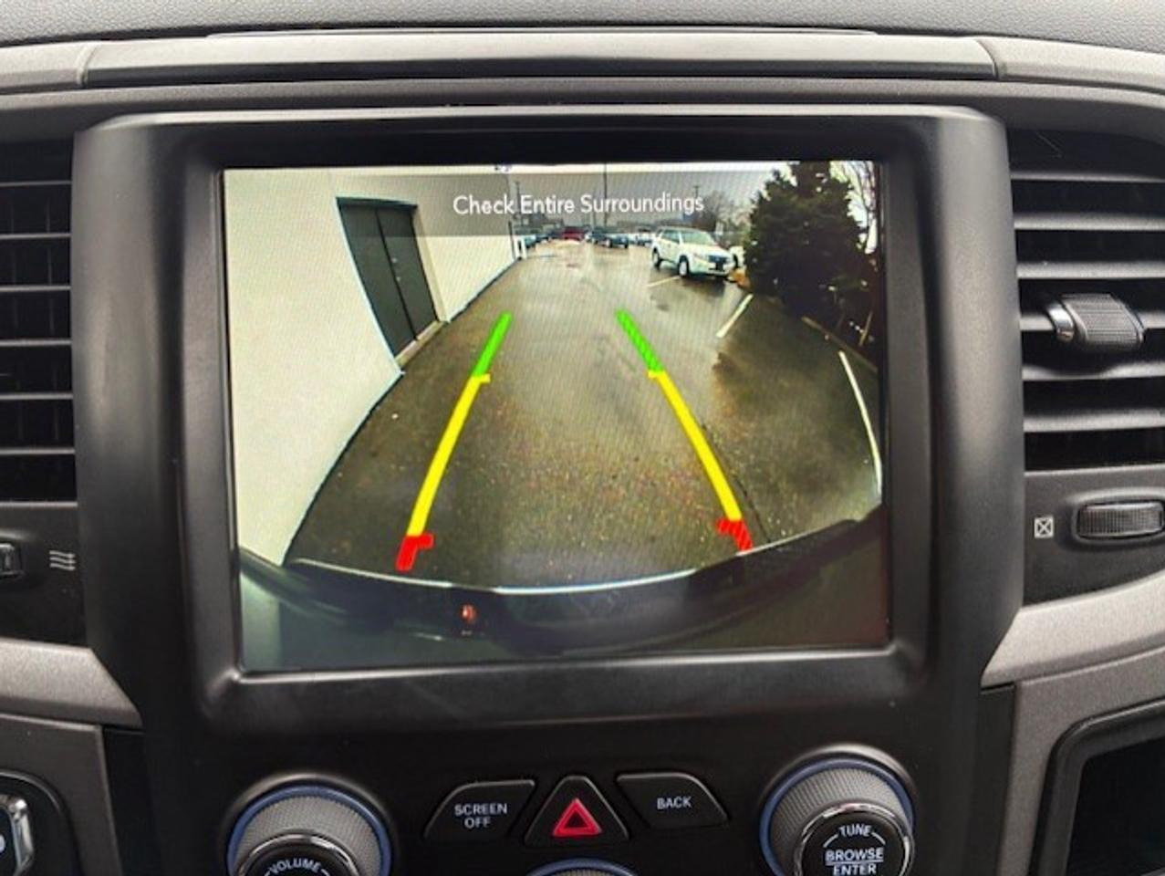 2021 RAM 1500 Classic 4X4 CREW CAB-TONNEAU-CAMERA-HEATED SEATS-NEW TIRES Photo