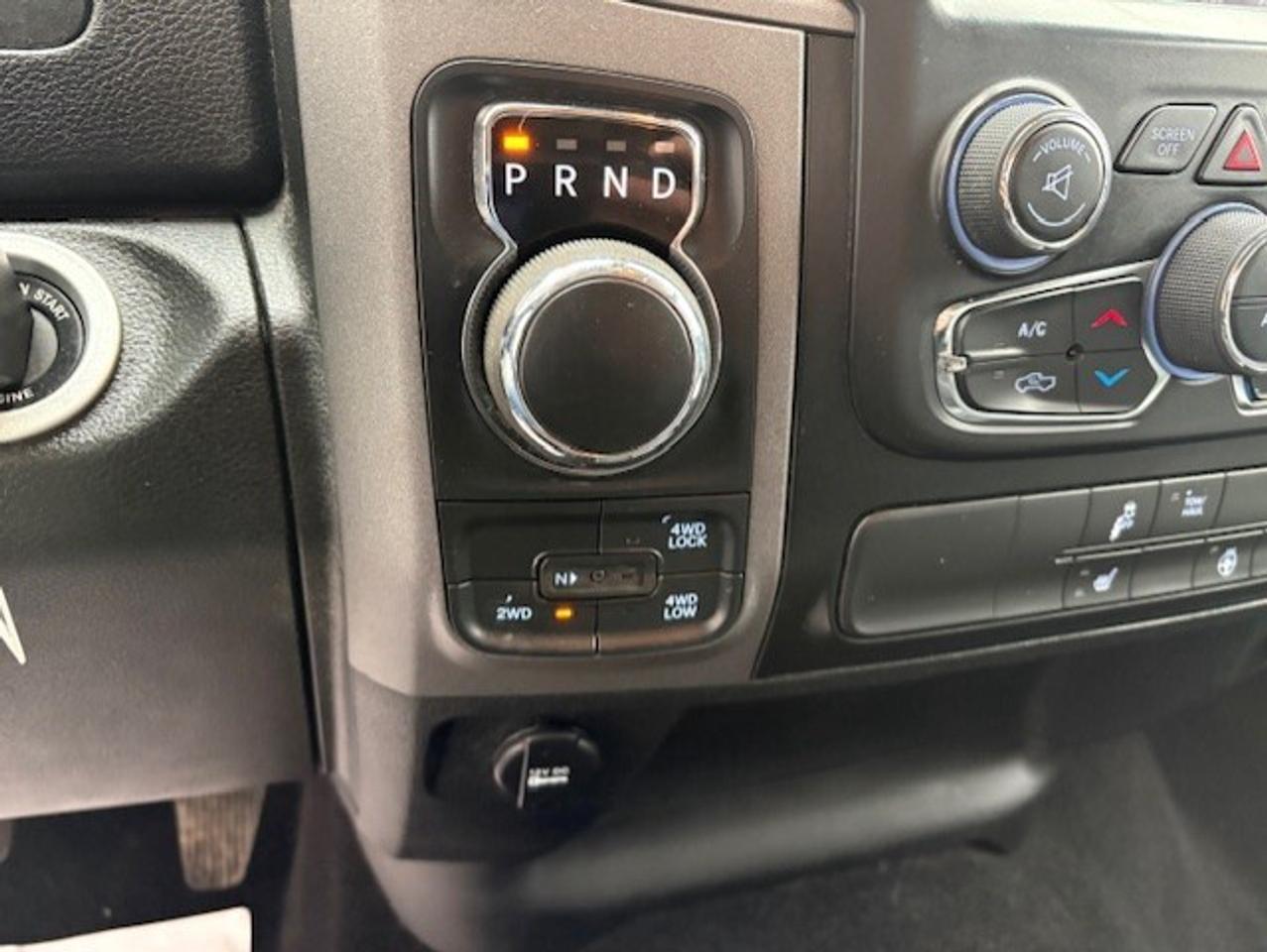 2021 RAM 1500 Classic 4X4 CREW CAB-TONNEAU-CAMERA-HEATED SEATS-NEW TIRES Photo