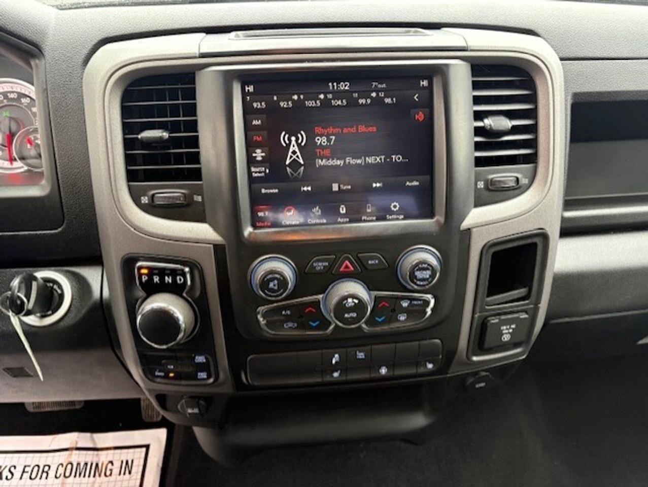 2021 RAM 1500 Classic 4X4 CREW CAB-TONNEAU-CAMERA-HEATED SEATS-NEW TIRES Photo