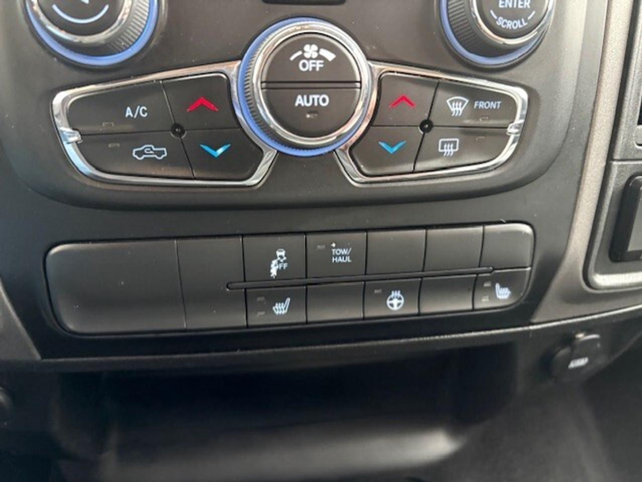 2021 RAM 1500 Classic 4X4 CREW CAB-TONNEAU-CAMERA-HEATED SEATS-NEW TIRES Photo