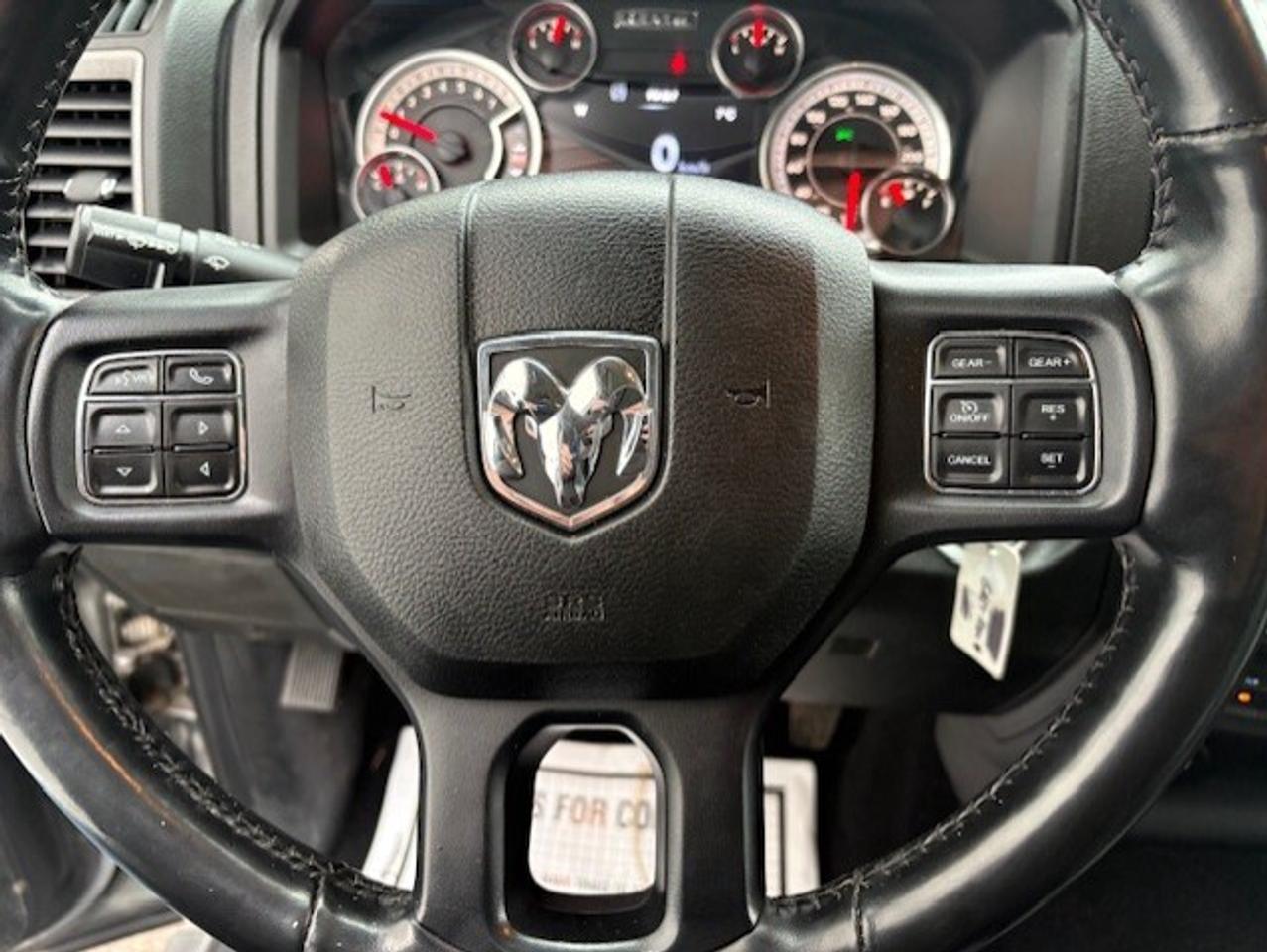 2021 RAM 1500 Classic 4X4 CREW CAB-TONNEAU-CAMERA-HEATED SEATS-NEW TIRES Photo