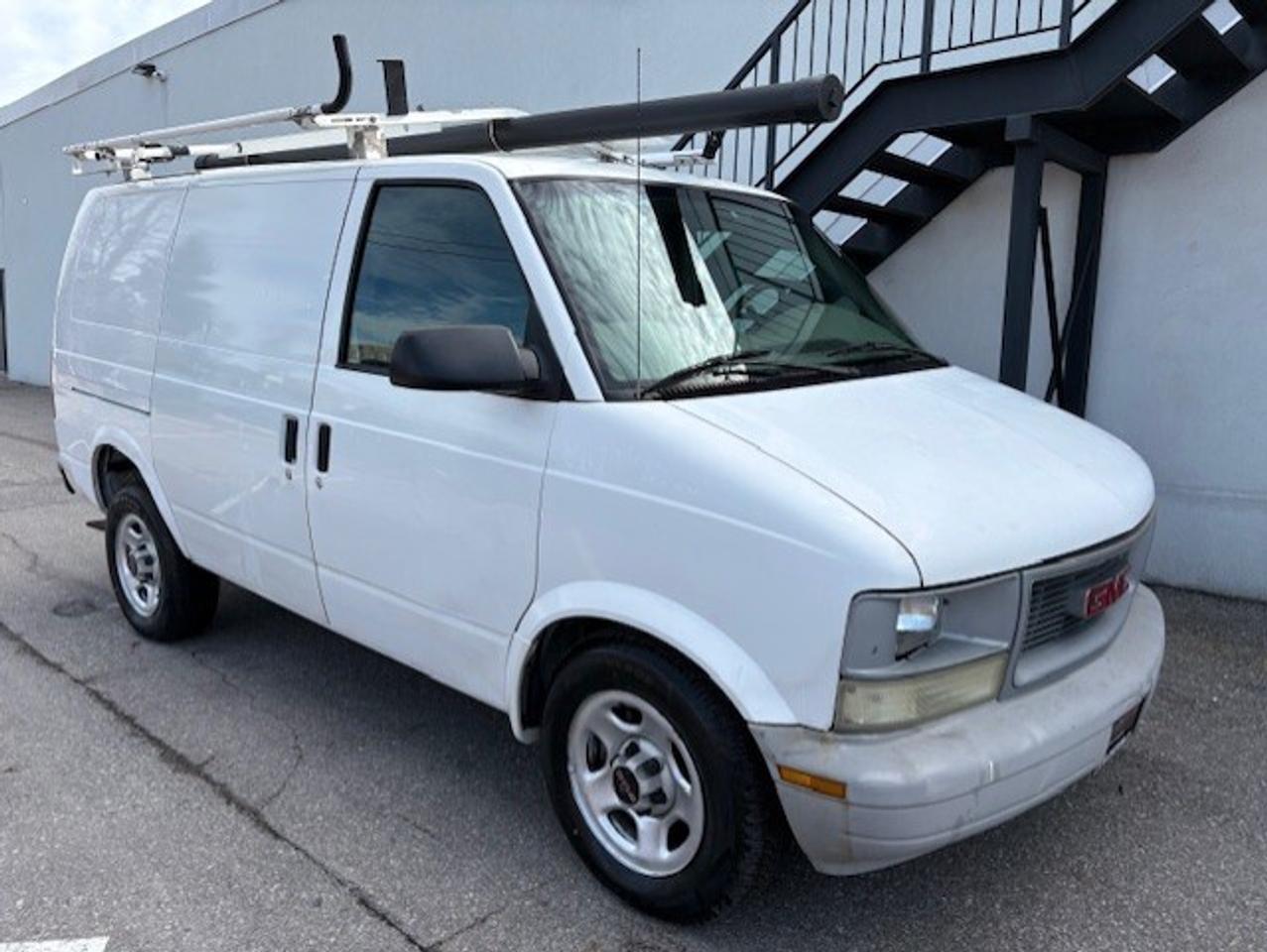 2005 GMC Safari Cargo LADDER RACKS-DIVIDER-SHELVES-CERTIFIED-NEW TIRES!! Photo