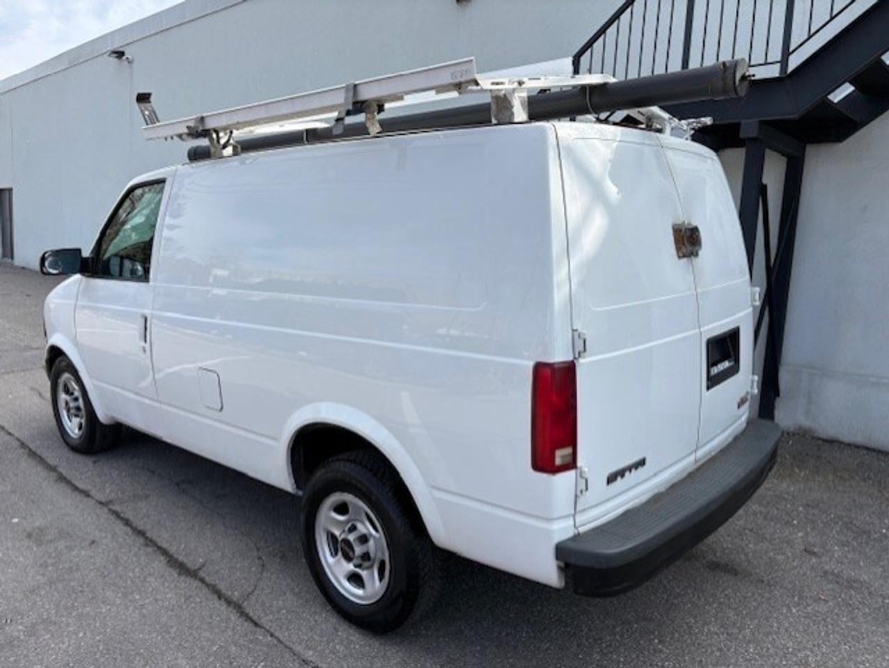 2005 GMC Safari Cargo LADDER RACKS-DIVIDER-SHELVES-CERTIFIED-NEW TIRES!! Photo