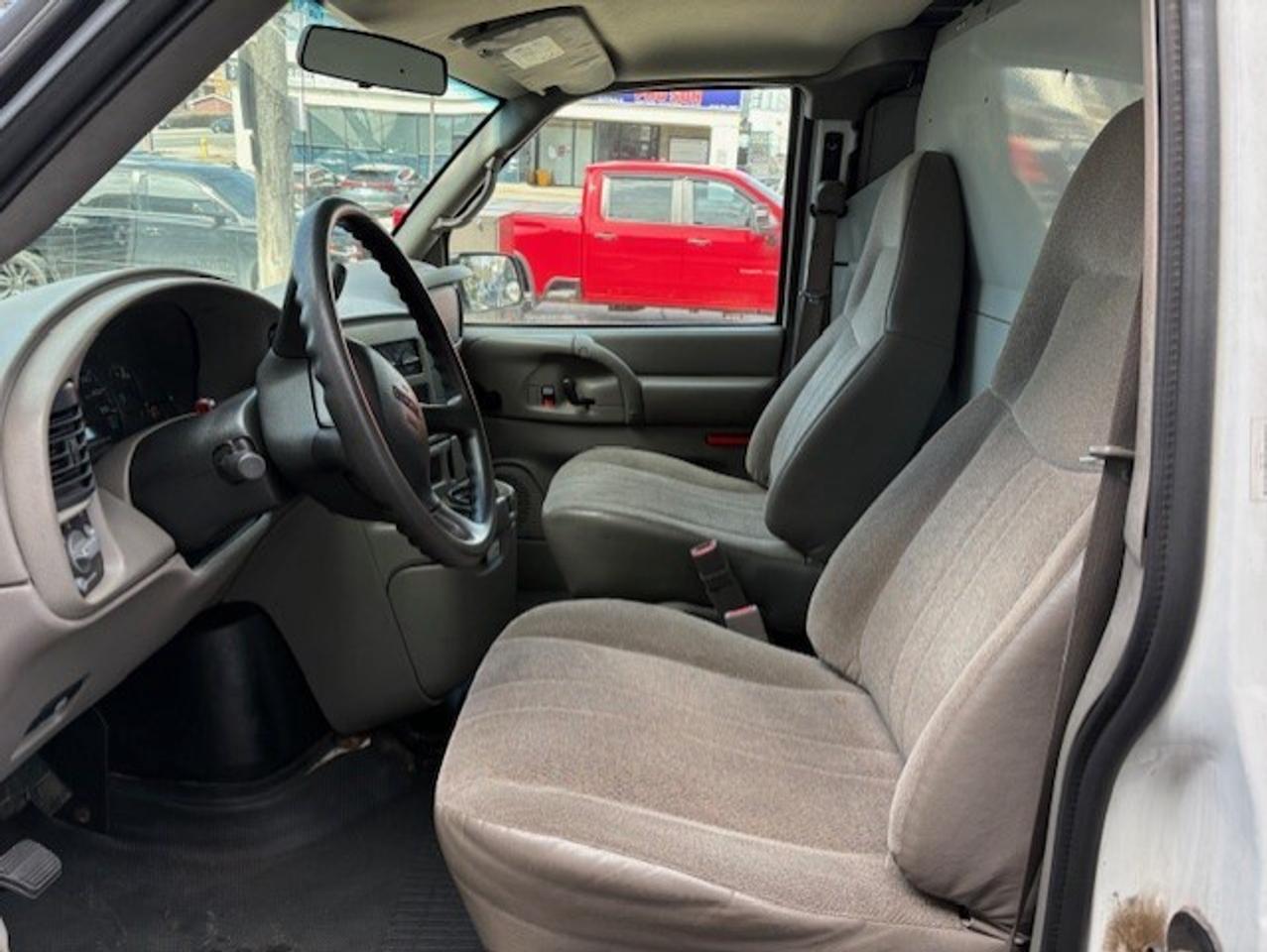 2005 GMC Safari Cargo LADDER RACKS-DIVIDER-SHELVES-CERTIFIED-NEW TIRES!! Photo