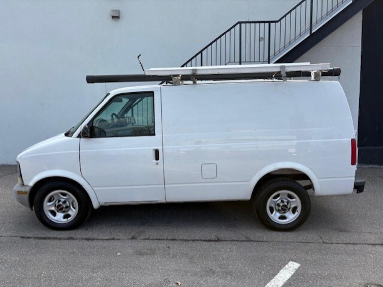 2005 GMC Safari Cargo LADDER RACKS-DIVIDER-SHELVES-CERTIFIED-NEW TIRES!! Photo