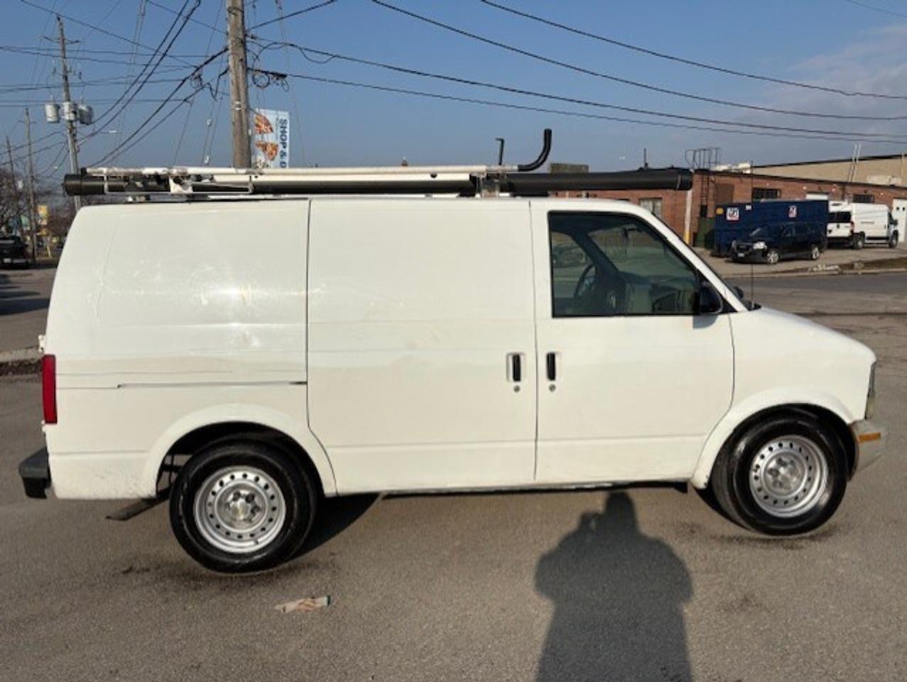 2005 GMC Safari Cargo CARGO VAN-LADDER RACKS-DIVIDER-SHELVES-NO WINDOWS Photo