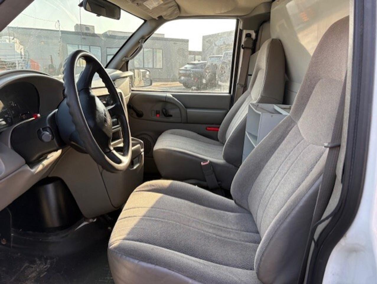 2005 GMC Safari Cargo CARGO VAN-LADDER RACKS-DIVIDER-SHELVES-NO WINDOWS Photo