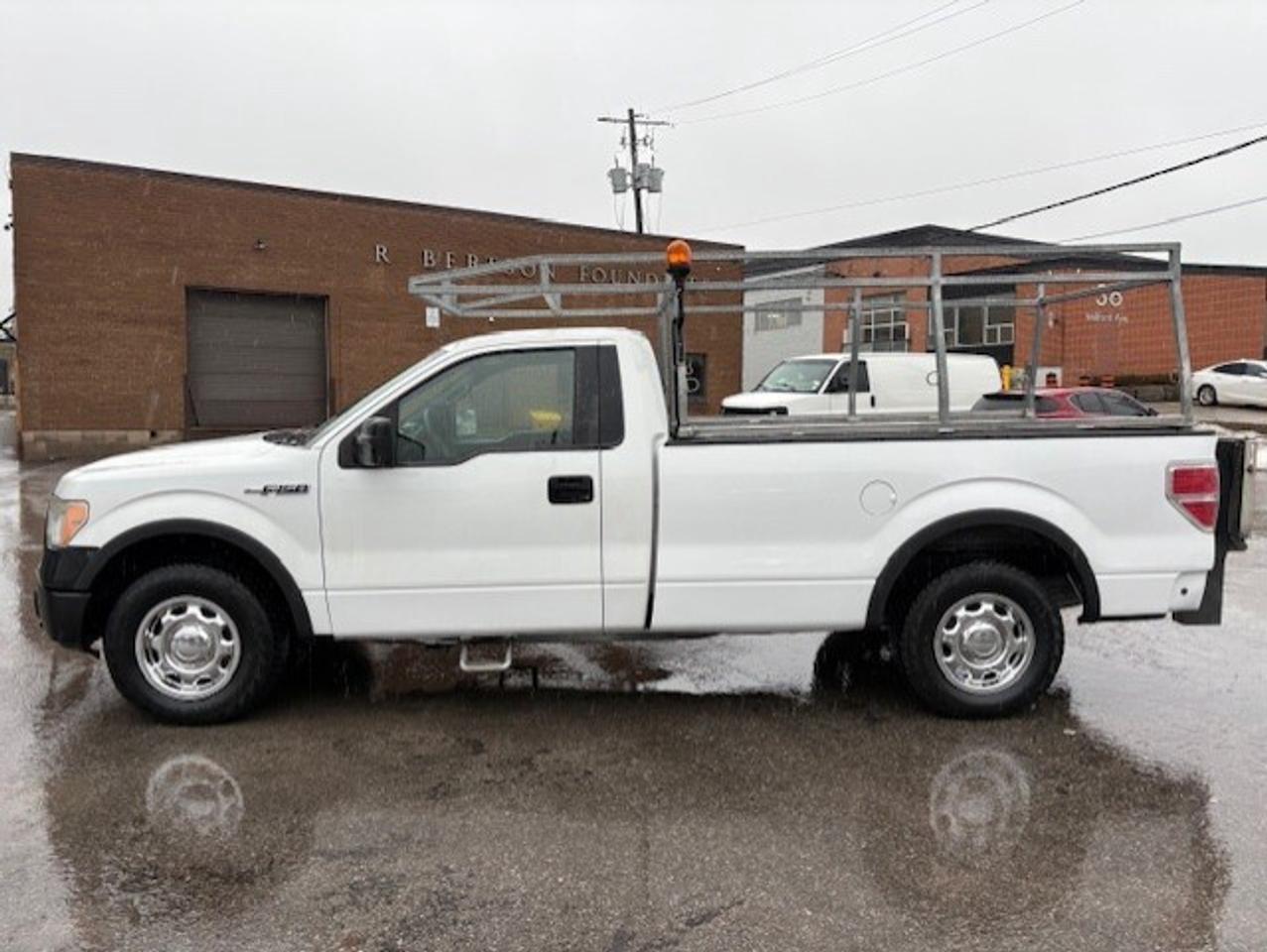 2011 Ford F-150 **ONLY 65,000KM-POWER LIFT GATE-RACKS** Photo
