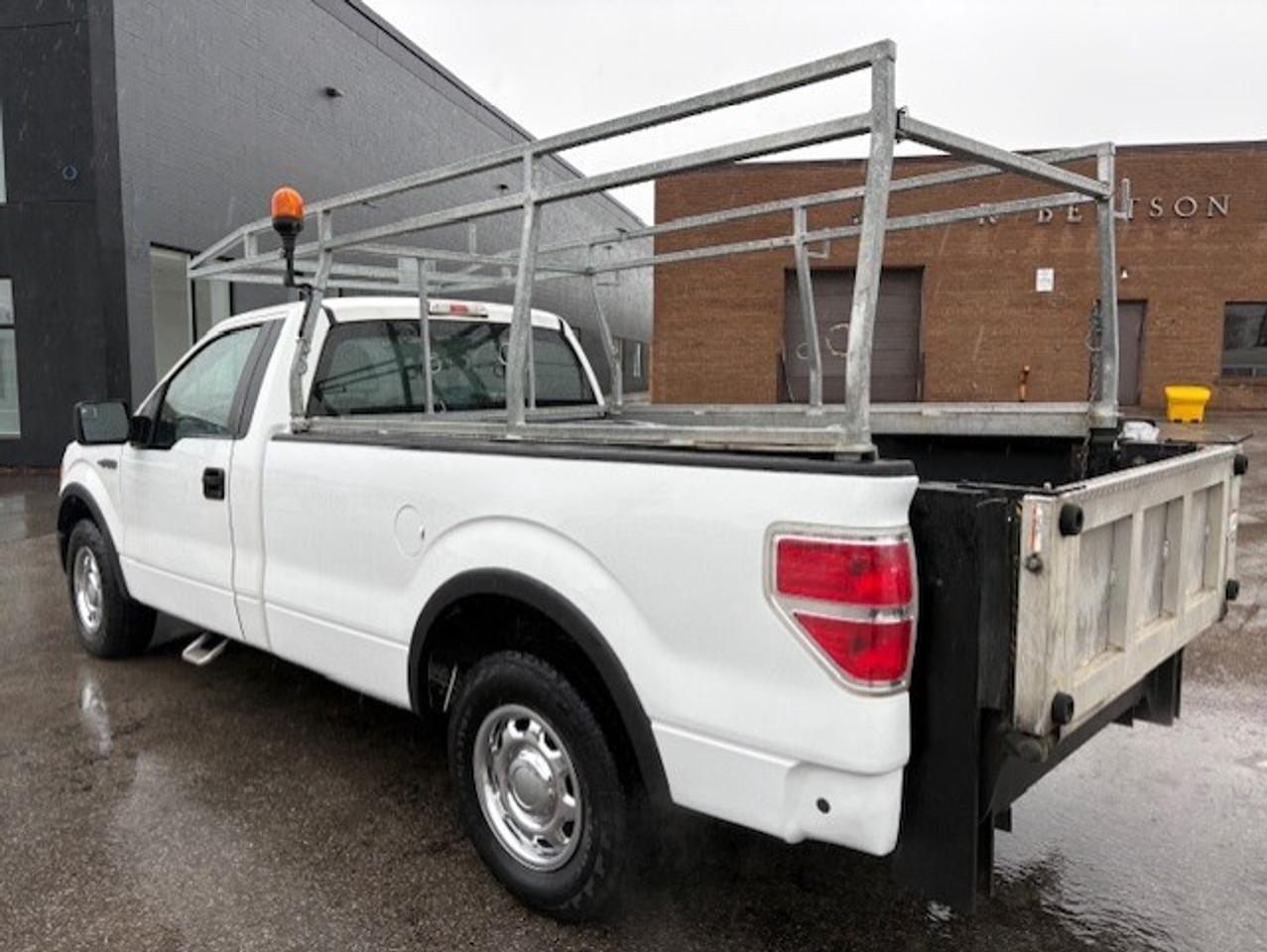 2011 Ford F-150 **ONLY 65,000KM-POWER LIFT GATE-RACKS** Photo2
