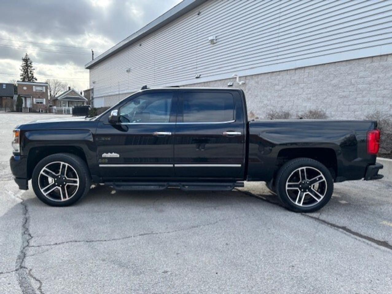 2017 Chevrolet Silverado 1500 4WD **HIGH COUNTRY-LEATHER-NAVI-SUN ROOF-CAMERA** Photo