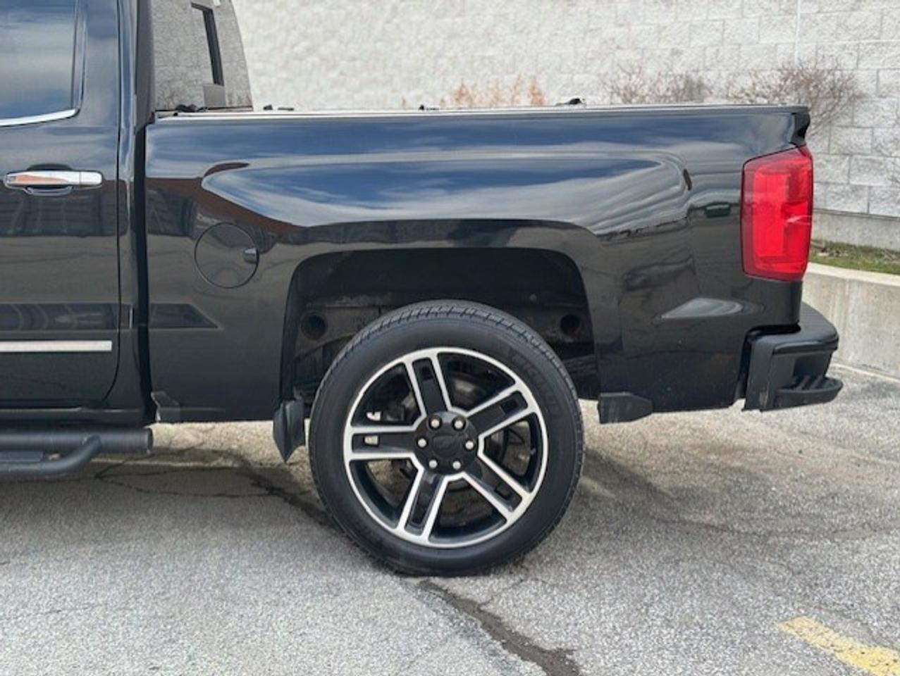 2017 Chevrolet Silverado 1500 4WD **HIGH COUNTRY-LEATHER-NAVI-SUN ROOF-CAMERA** Photo2
