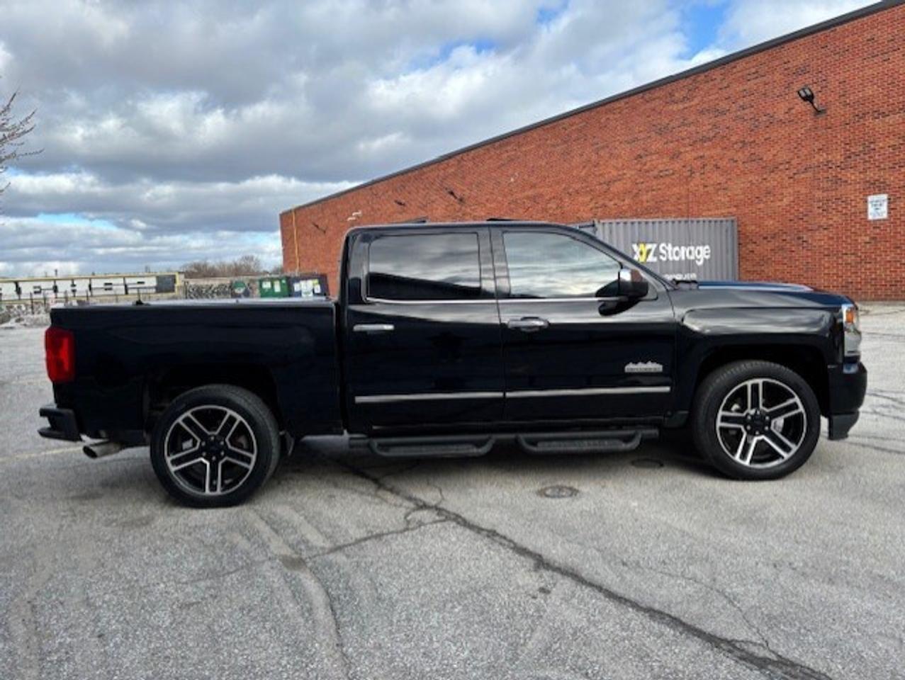 2017 Chevrolet Silverado 1500 4WD **HIGH COUNTRY-LEATHER-NAVI-SUN ROOF-CAMERA** Photo
