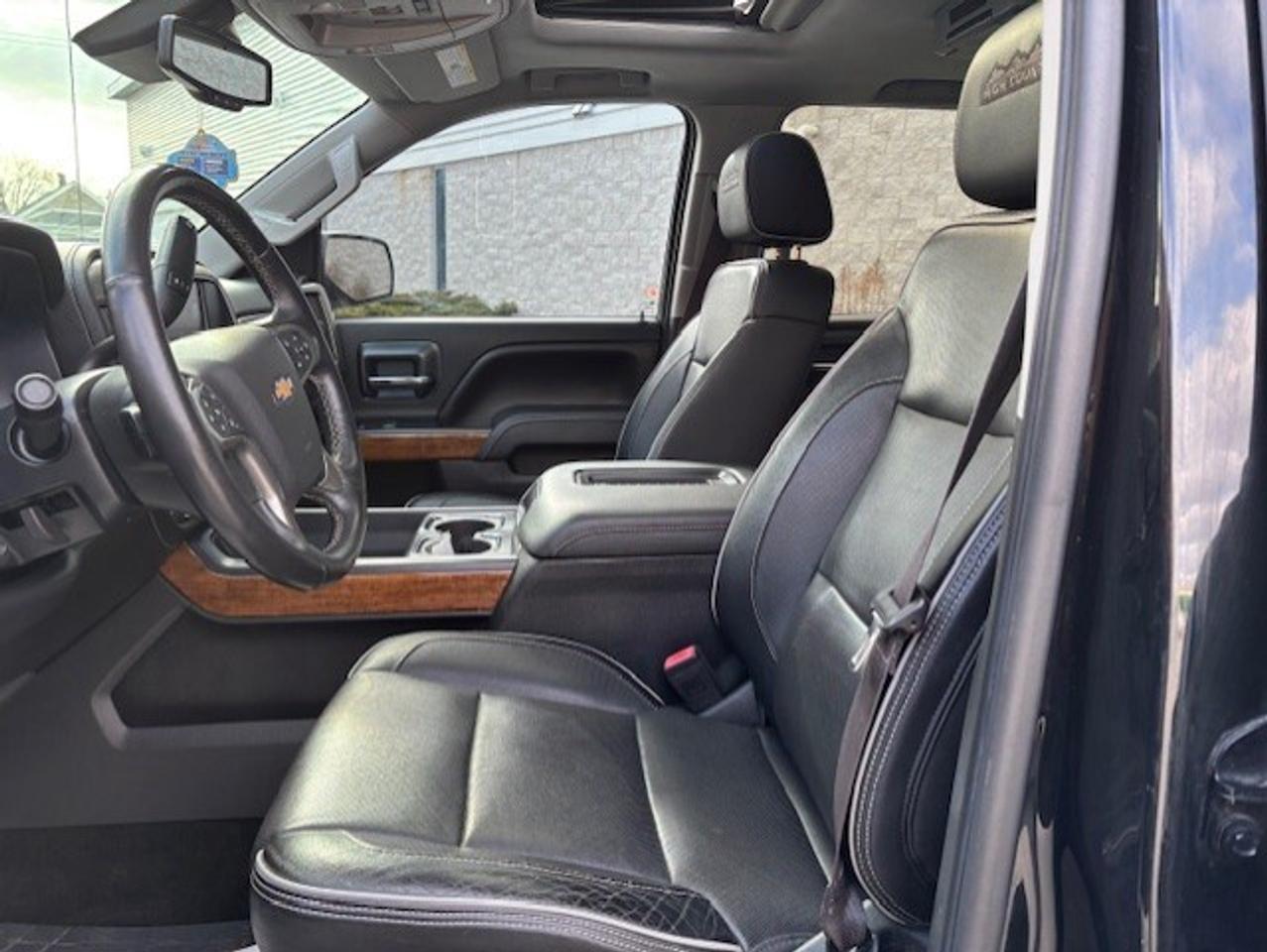 2017 Chevrolet Silverado 1500 4WD **HIGH COUNTRY-LEATHER-NAVI-SUN ROOF-CAMERA** Photo