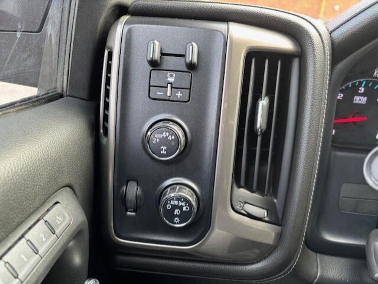 2017 Chevrolet Silverado 1500 4WD **HIGH COUNTRY-LEATHER-NAVI-SUN ROOF-CAMERA** Photo