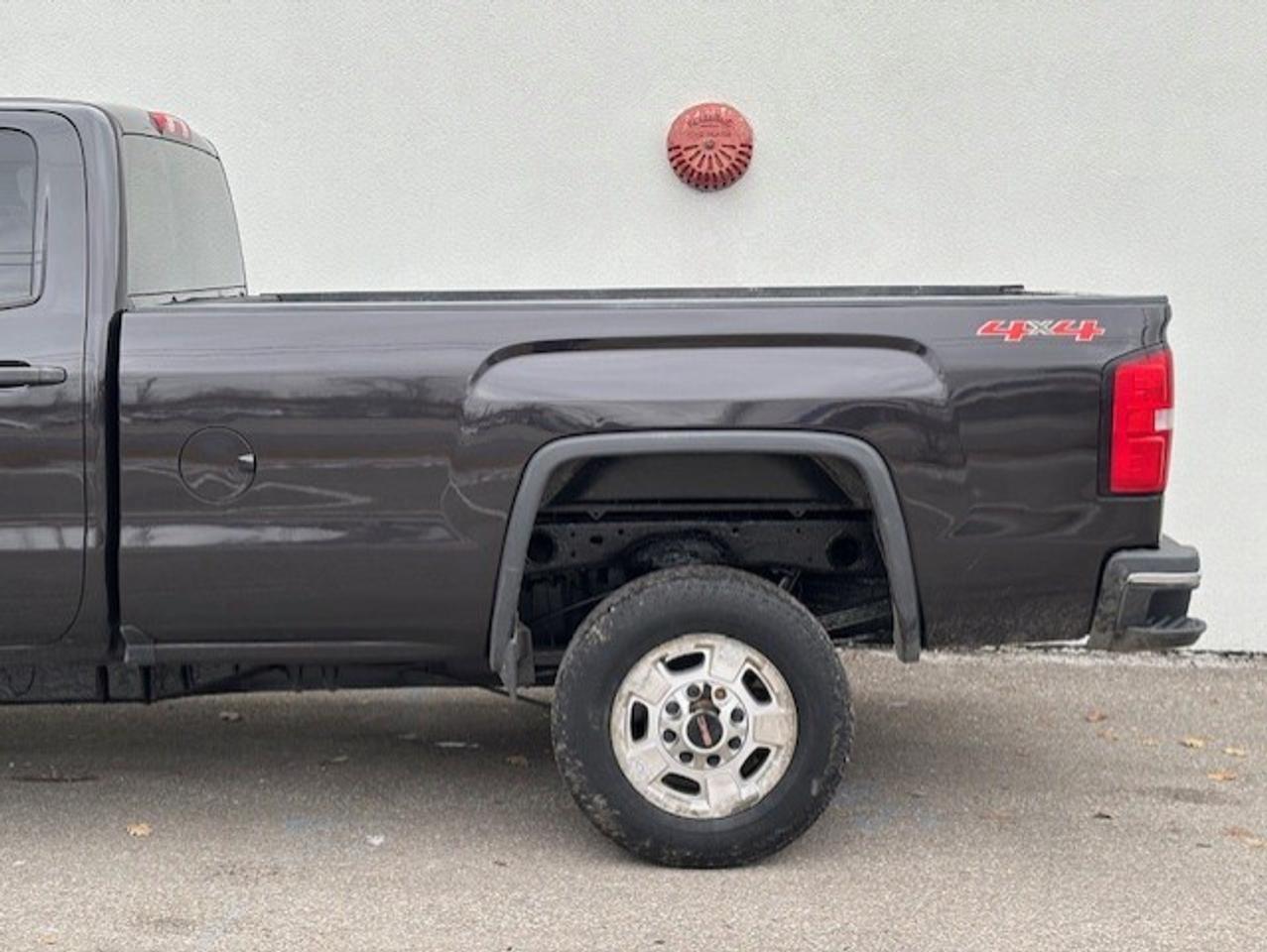 2015 GMC SIERRA 2500HD 4WD **BOSS V SNOW PLOW-DOUBLE CAB-LONG BOX** Photo4