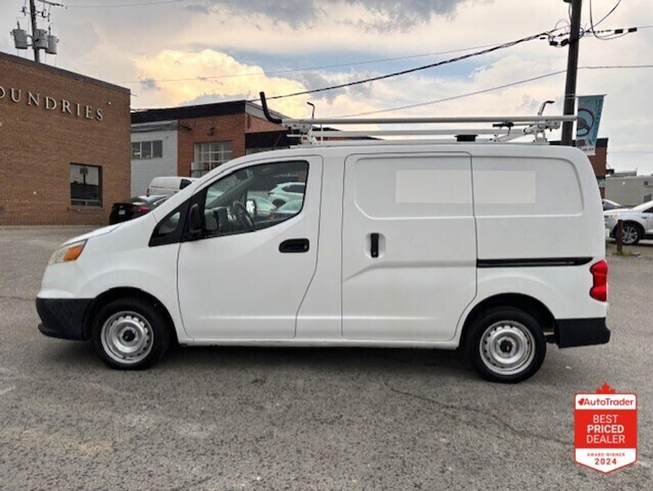 2015 Chevrolet City Express LT LADDER RACKS-DIVIDER-SHELVES-WINTER/SUMMER TIRE Photo