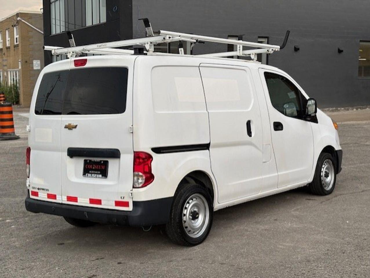 2015 Chevrolet City Express LT LADDER RACKS-DIVIDER-SHELVES-WINTER/SUMMER TIRE Photo4