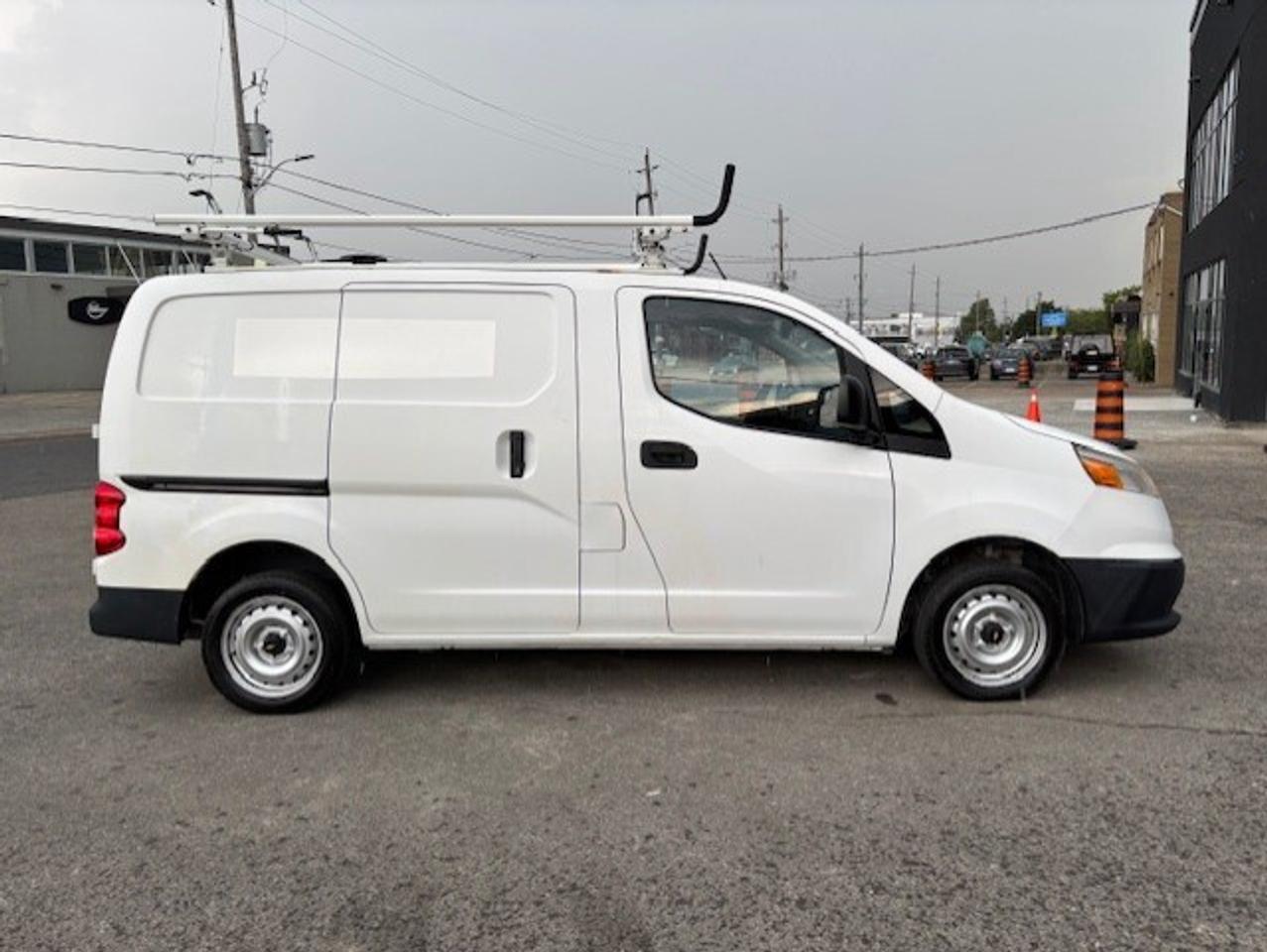 2015 Chevrolet City Express LT LADDER RACKS-DIVIDER-SHELVES-WINTER/SUMMER TIRE Photo
