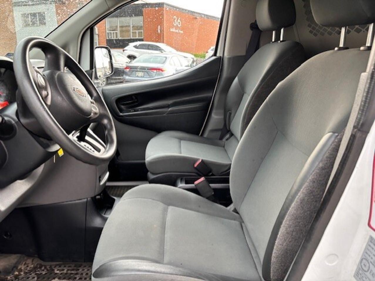 2015 Chevrolet City Express LT LADDER RACKS-DIVIDER-SHELVES-WINTER/SUMMER TIRE Photo