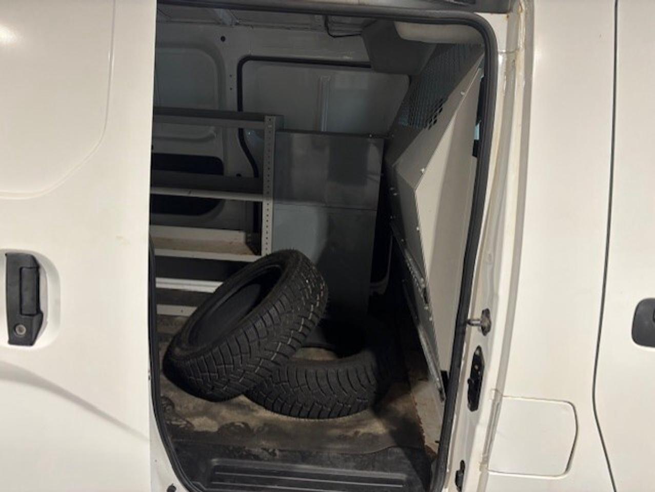 2015 Chevrolet City Express LT LADDER RACKS-DIVIDER-SHELVES-WINTER/SUMMER TIRE Photo