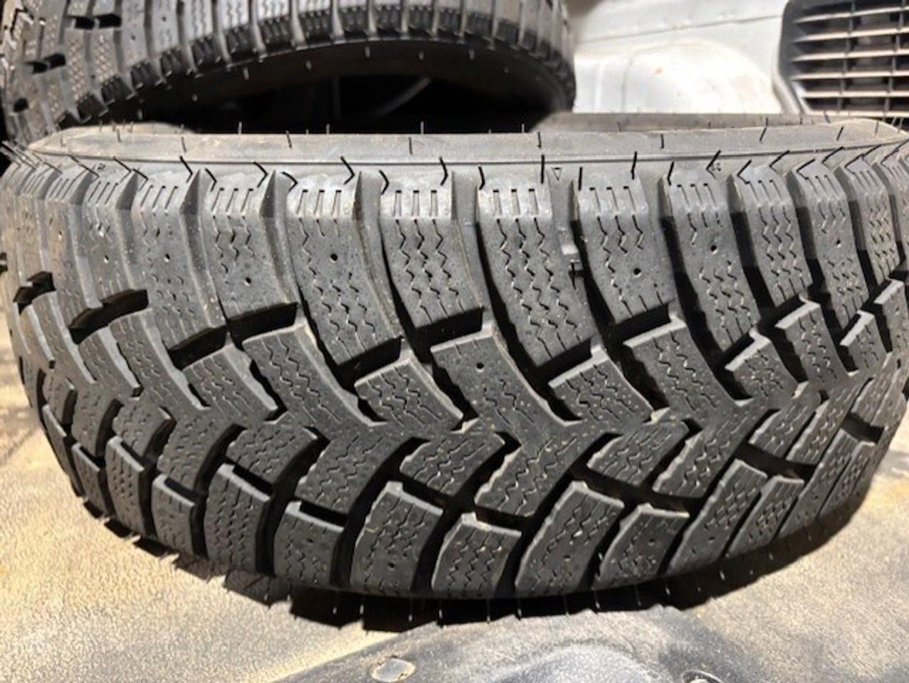 2015 Chevrolet City Express LT LADDER RACKS-DIVIDER-SHELVES-WINTER/SUMMER TIRE Photo