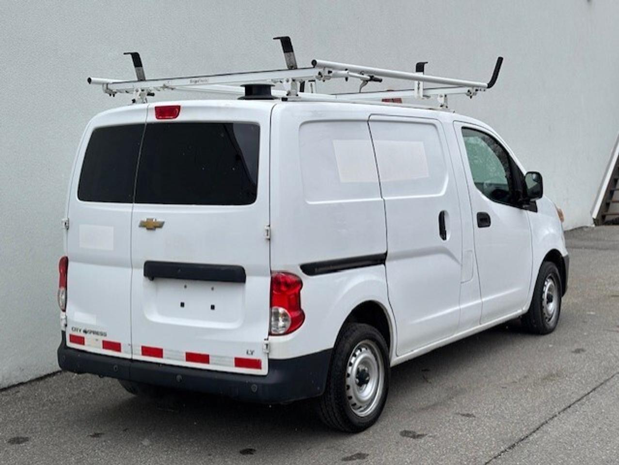 2015 Chevrolet City Express LT LADDER RACKS-DIVIDER-SHELVES-WINTER/SUMMER TIRE Photo4