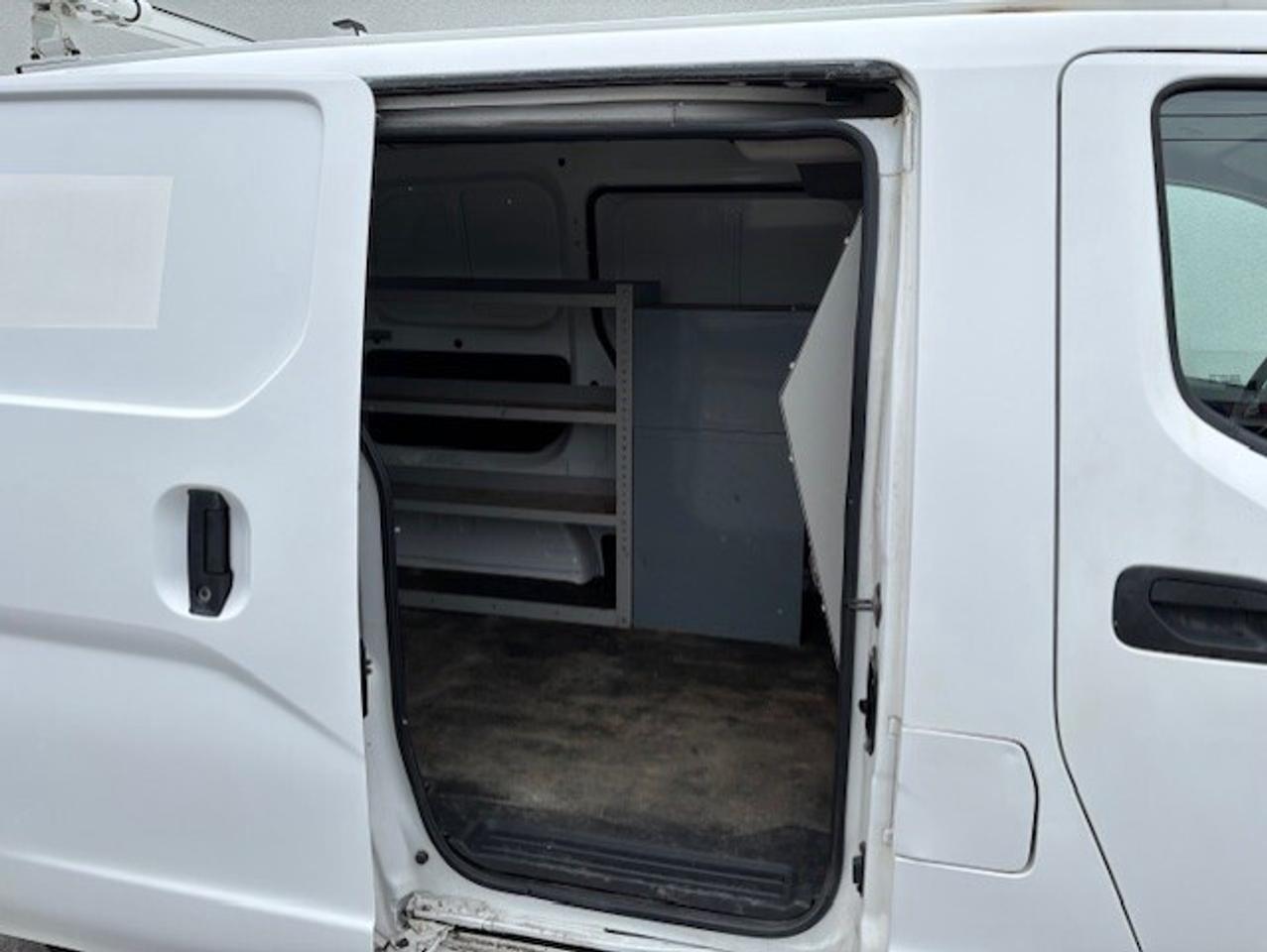 2015 Chevrolet City Express LT LADDER RACKS-DIVIDER-SHELVES-WINTER/SUMMER TIRE Photo