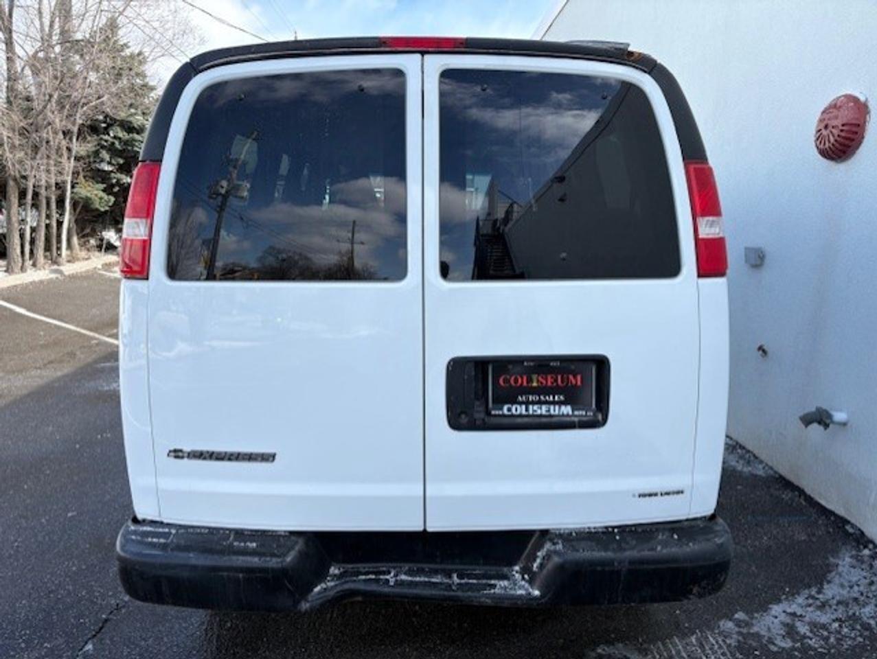 2019 Chevrolet Express Passenger LS 2500 **12 PASSENGER-CAMERA-VINYL FLOORS-SEATS** Photo