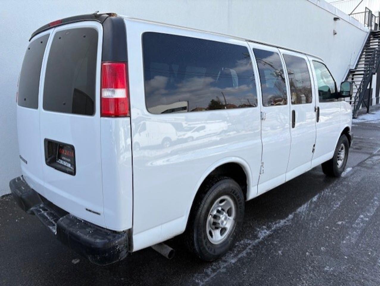 2019 Chevrolet Express Passenger LS 2500 **12 PASSENGER-CAMERA-VINYL FLOORS-SEATS** Photo
