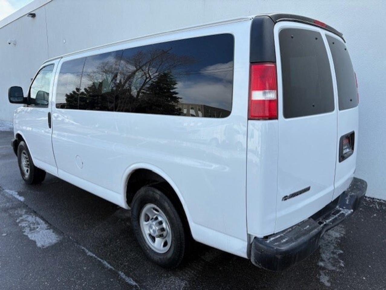 2019 Chevrolet Express Passenger LS 2500 **12 PASSENGER-CAMERA-VINYL FLOORS-SEATS** Photo